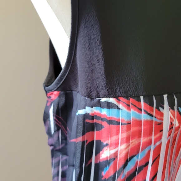 Davina tropical pleated blouse size medium - Picture 2 of 6